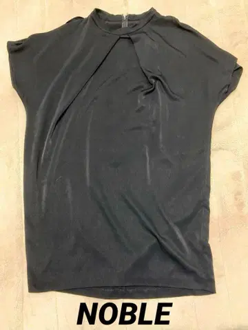 NOBLE 프레임워크스 어깨 트임 원피스 네이비