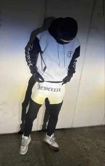 쥬얼릭스 후드티 화이트 x 블랙 JEWELLEX L 가격 인하 OK