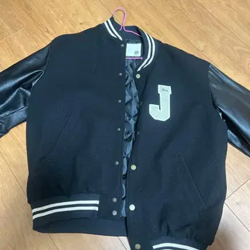 바시티 자켓 블랙 J 패치 포함