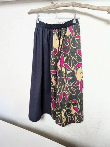 개더 스커트 / 토끼 패턴 / 블랙