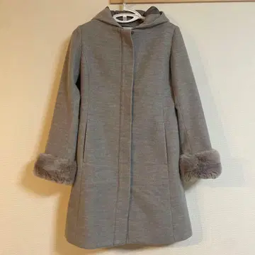 그레이 퍼(fur) 달린 더플 코트 index WORLD