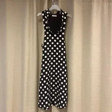 INGEBORG 블랙 베이스 도트 롱 점퍼 스커트 원피스