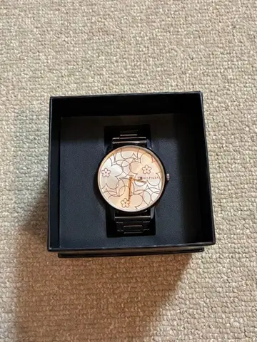 타미힐피거 꽃무늬 손목시계