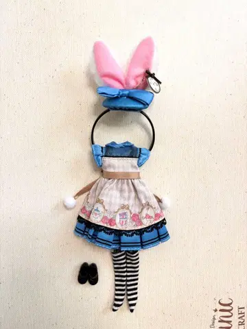 페블 케이크 & 슈링킹 앨리스 아웃핏