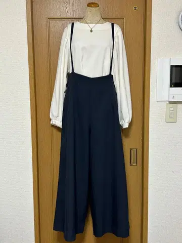 Te chichi 네이비 컬러의 살로펫 팬츠