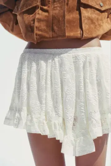 ZARA 레이스 프릴 미니 스커트
