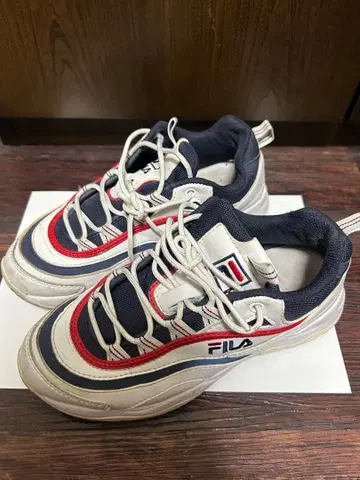 FILA 통굽 스니커즈 24cm