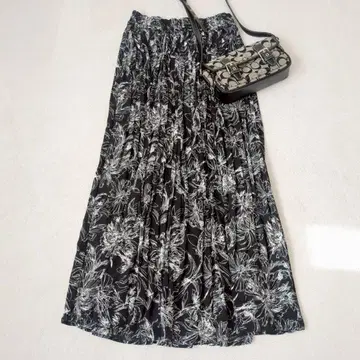 비스 롱 플레어 스커트 플라워 프린트 모노톤 시크 엘레강트 F