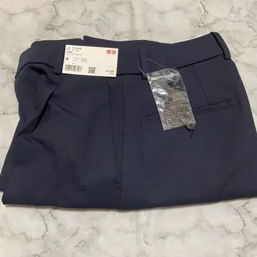 유니클로 턱 와이드 팬츠 69 네이비 M 사이즈