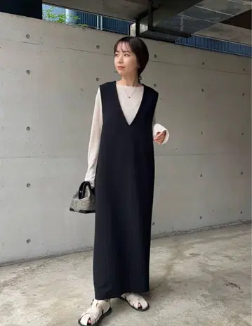 V넥 I라인 점프스커트