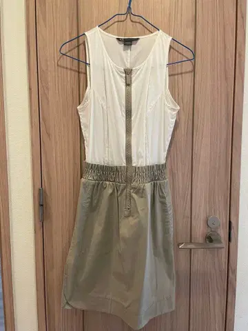 새상품 Armani Exchange 슬리브리스 원피스