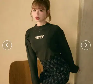 TITTY&CO. 하이넥 라메 리브 니트탑 차콜 그레이