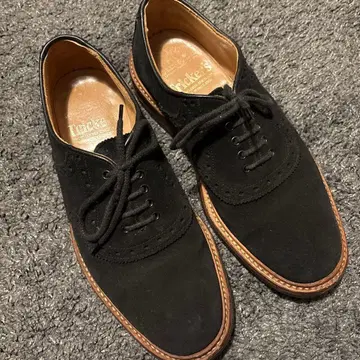 Tricker's 블랙 스웨이드 드레스 슈즈