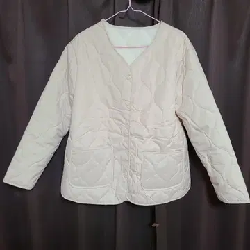 아이보리색 퀼팅 자켓