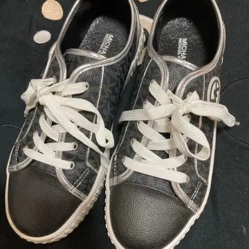 MICHAEL KORS 블랙스니커즈 23.5cm