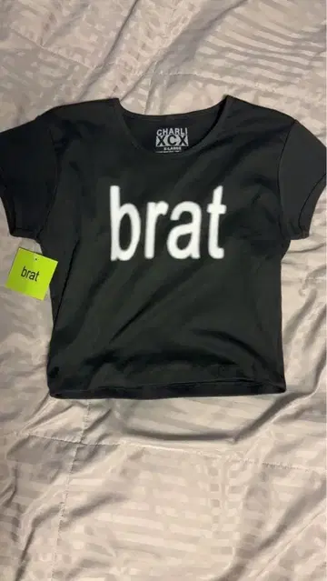 CHARLI XCX brat 크롭 기장 셔츠