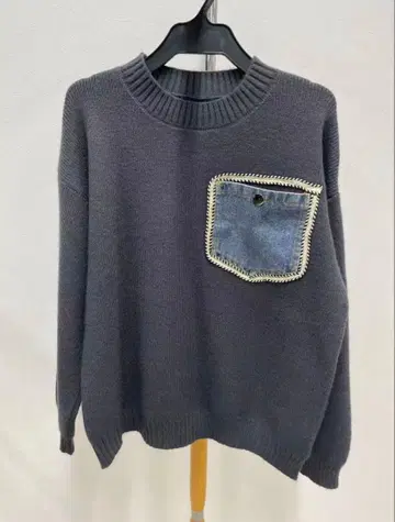 [ 미사용 새상품 ] 데님 포켓 부착 스웨터 그레이