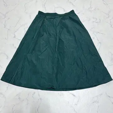 언타이틀 플레어 스커트 다크 그린 미디 기장 바스락 원단