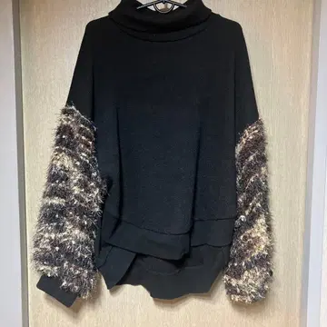 블랙 터틀넥 오버 사이즈 스웨터