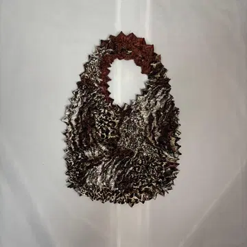 MASU 풍 스파이키 백