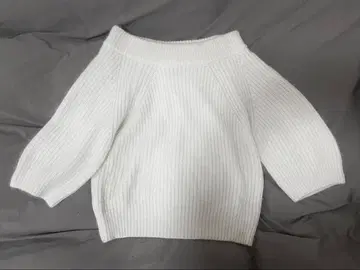 Anela Tokyo 오프숄더 화이트 니트 7부 소매 울