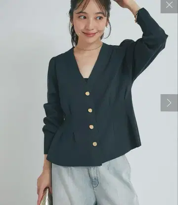 러브티크 봉봉 V넥 페플럼 가디건 차콜 그레이 새상품급