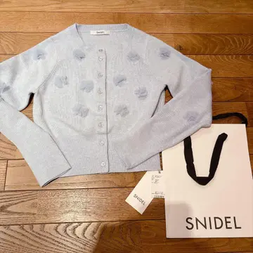새상품 SNIDEL 플라워 모티브 가디건 라이트 블루