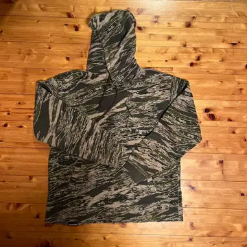 백 채널 카모 패턴 후드티