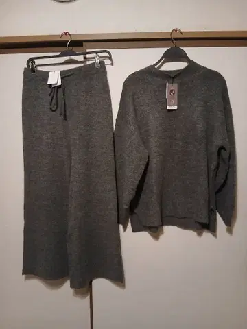 새상품, 하타메구 니트 셋업 M 사이즈