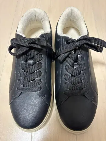 ZARA 블랙 베이지 스니커즈