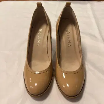 [컨디션 최상] DIANA 베이지 스트랩 하이힐 22cm