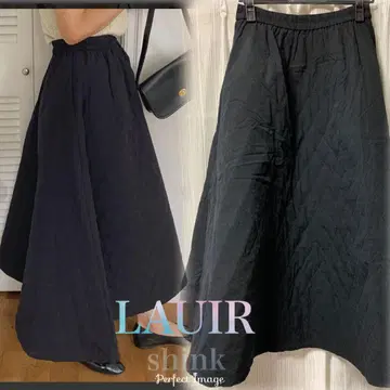LAUIR 다이아 퀼팅 플레어 스커트 롱 기장 블랙 허리 전체 밴딩