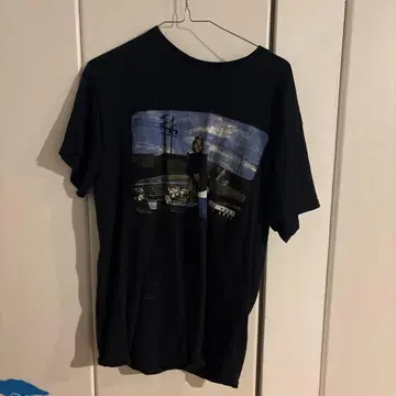 그래픽 프린트 블랙 T셔츠
