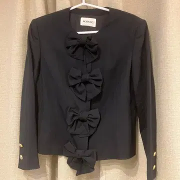 INGEBORG 리본 소매 골드 버튼 자켓