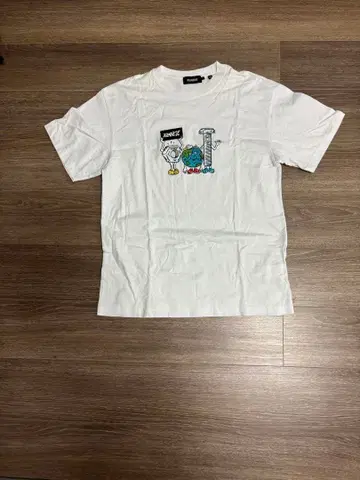 화이트 그래픽 프린트 T셔츠