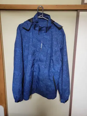 남성용 바람막이 잎사귀 패턴 블루 플로럴 후드 부착 자켓