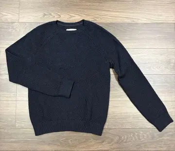 RIVORA 네이비 크루넥 니트