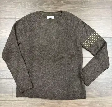 RIVORA 브라운 크루넥 니트