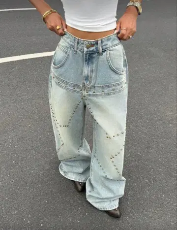 스터드 장식 라이트 블루 데님 팬츠