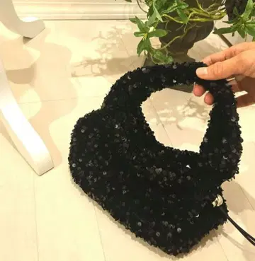 스팽글 장식 블랙 핸드백 반짝이는 세련된 고급스러움