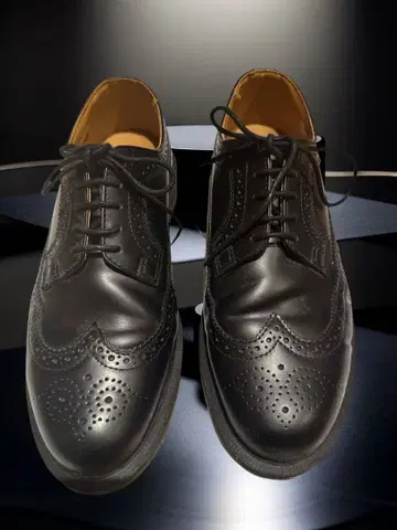 닥터마틴 3989 윙팁 슈즈