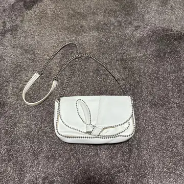 ZARA 화이트 가죽 숄더백