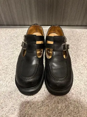 닥터마틴 통굽 메리제인