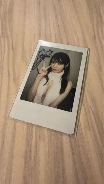 니토리 사야카 친필 사인 폴라로이드