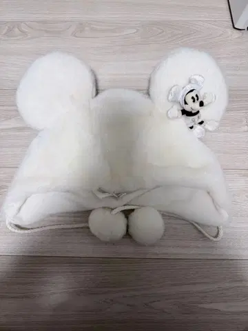 미키 팬캡 귀 달린 화이트 퍼 모자