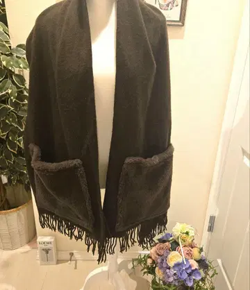 9980엔 구매! 다크 브라운 스톨 퍼 포켓 부착으로 세련됨