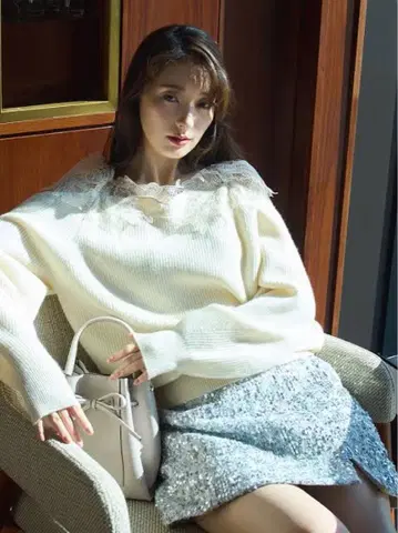 레이스 오프숄더 커팅 니트