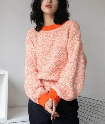 VACANCY 니트 오렌지 믹스 컬러 배색 숏 기장 니트