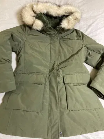 UNIQLO 새상품급 카키 그린 퍼 달린 다운 자켓
