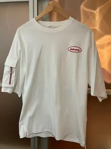 adeam 자수 로고 화이트 티셔츠